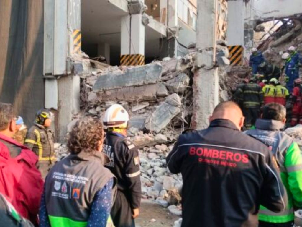 El edificio colapsado estaba dañado desde el sismo de 2017. 