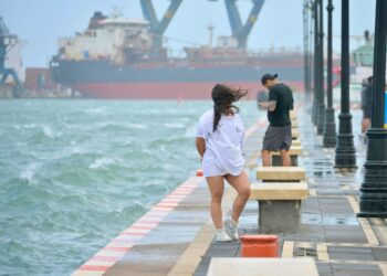 El frente frío 41 azota Veracruz.