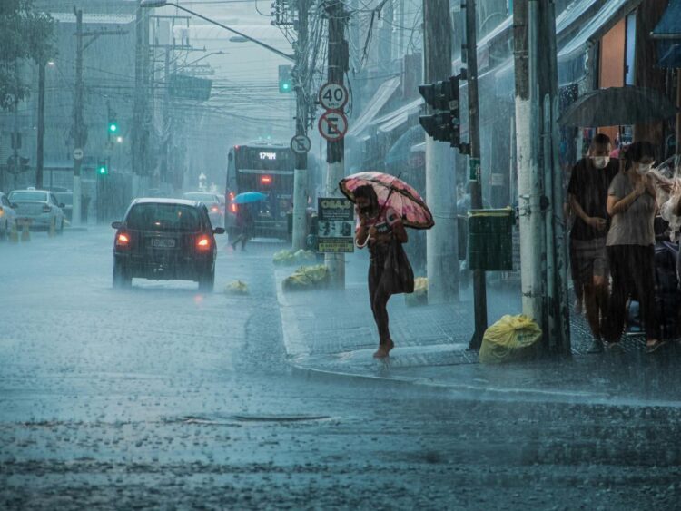 Activan alerta en la Ciudad de México por pronóstico de lluvias intensas, granizo y rachas de viento fuertes.