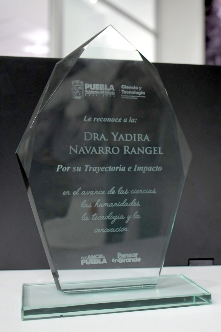 Reconocen a investigadora de la BUAP por su trayectoria