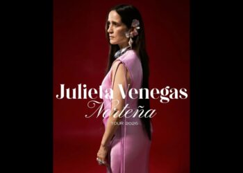 Presentan documental Flamingos en alfombra rosa con Julieta Venegas