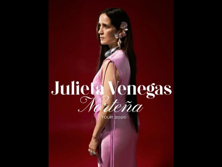 Presentan documental Flamingos en alfombra rosa con Julieta Venegas
