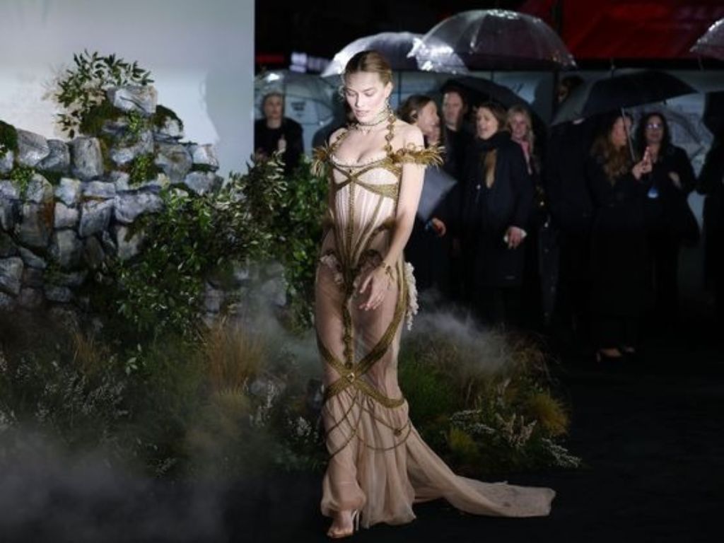 Foto tomada de la red Margot Robbie en el estreno de Cumbres Borrascosas