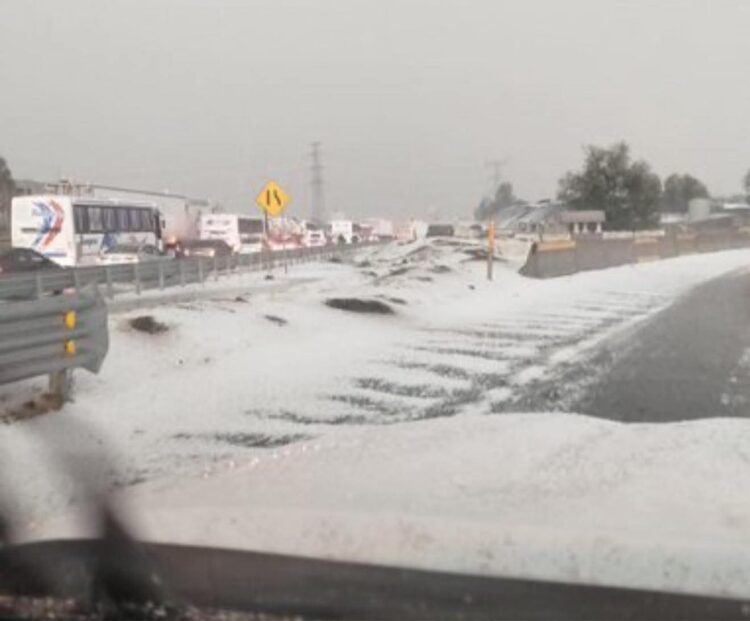 ¡Mucha precaución en la México-Pachuca! Granizada a la altura de Tecámac
