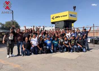 Trabajadores en huelga de Tornel reunidos en planta de Tultitlán, Edomex.