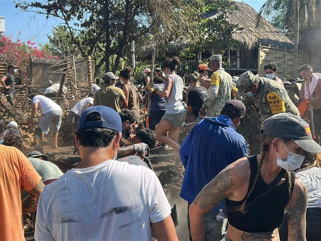 Indagan la causa del incendio en Puerto Escondido