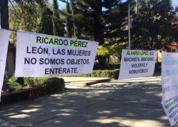 Instalan tendederos de denuncia en bachilleratos de Oaxaca. AMEXI Foto Oscar Rodriguez