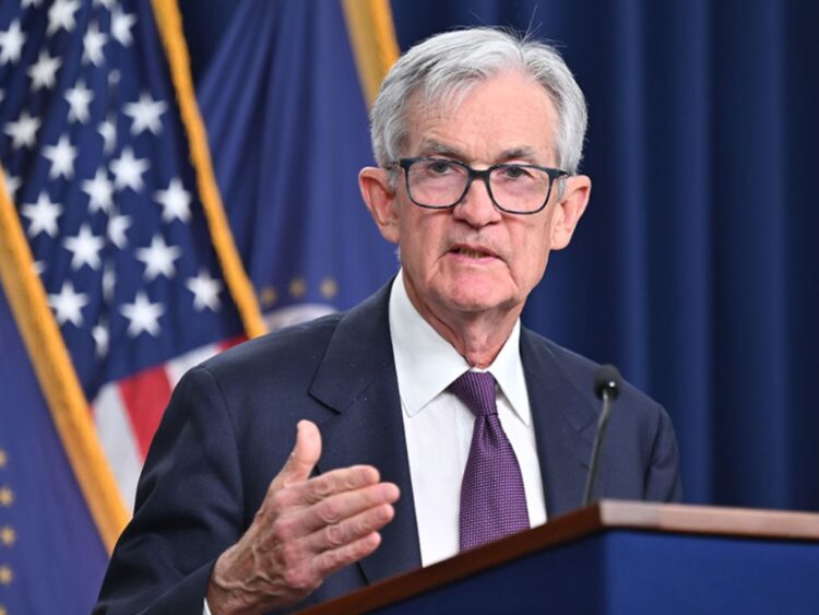 El presidente de la Reserva Federal, Jerome Powell, informó que la economía de Estados Unidos mantiene su crecimiento, mientras la inflación continúa por encima del objetivo del 2 %.