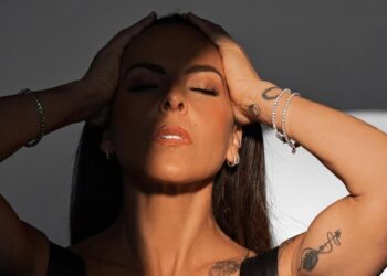 Kate del Castillo debuta como modelo en la pasarela en Los Ángeles Fashion Week. | AMEXI/FOTO: IG @nathaliagavira