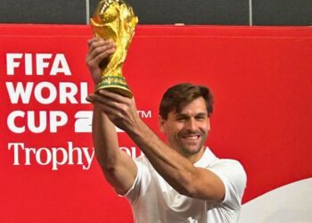 La réplica oficial de la Copa FIFA en Mérida.