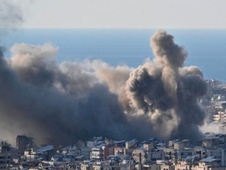 Fuerzas de Defensa de Israel bombardearon objetivos vinculados al grupo proiraní Hezbolláh en el sur de Beirut.