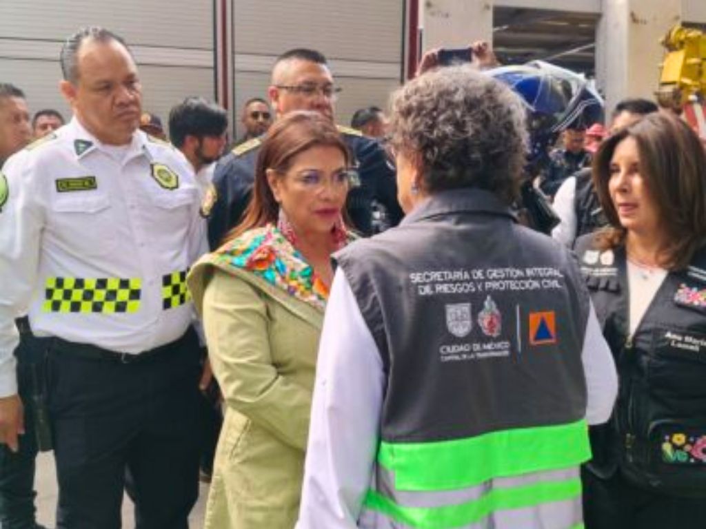 Las autoridades capitalinas confirmaron que tres personas murieron y una fue rescatada con vida. AMEXI Foto Gobierno de la CDMX