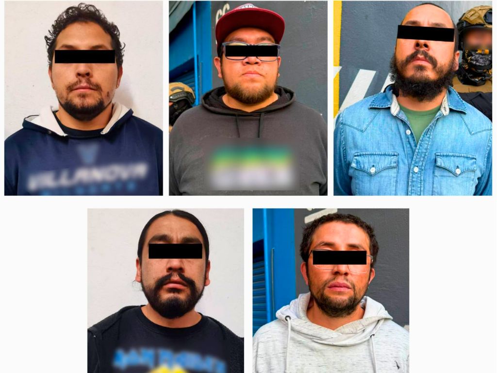 Los cinco detenidos por robo de autopartes.
