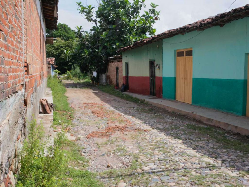 Lugares convertidos en pueblos fantasma por los desplazamientos violentos en Michoacán.