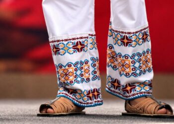 Tianguis de Domingo de Ramos en Michoacán recuerda la riqueza textil de los pueblos originarios