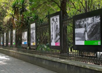 Fotografías de la exposición “Mujeres del Agua” retratan el papel de mujeres indígenas en el cuidado y gestión comunitaria del agua en México.| AMEXI/FOTO: cultura.cdmx.gob.mx