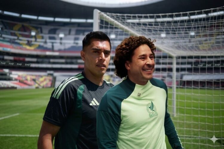 Por titularidad al Mundial 2026. AMEXI/foto/Fotocomposición con Gemini