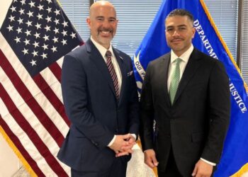 Armas Omar García Harfuch y Terrance Cole, director de la DEA, en Washington. AMEXI Foto X Omar García Harfuch