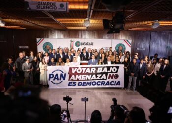 PAN y PRI celebran derrota de reforma electoral