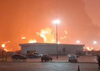 _Pemex controla incendio en barda perimetral de refinería Dos Bocas