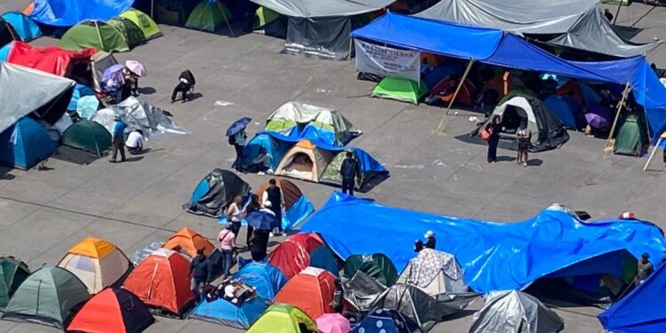 Así el primer día del paro de la CNTE en el Zócalo de la CDMX