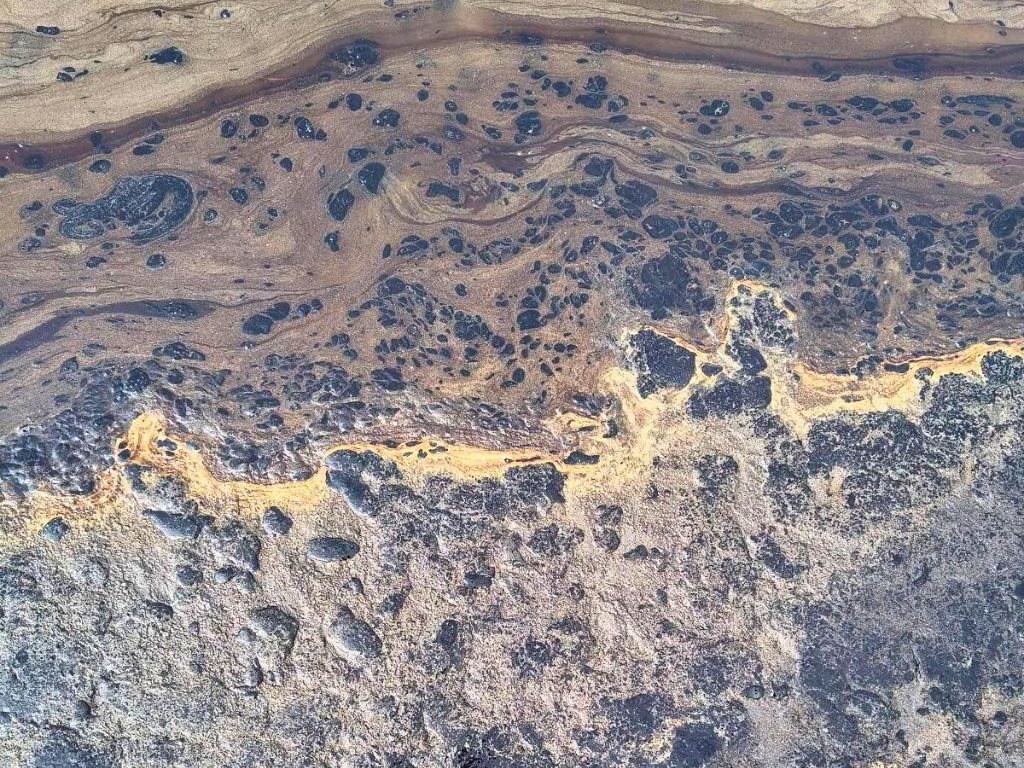 Playas contaminadas por derrame de hidrocarburos. Ya afecta la región de Los Tuxtlas. AMEXI Foto Ignacio Álvarez