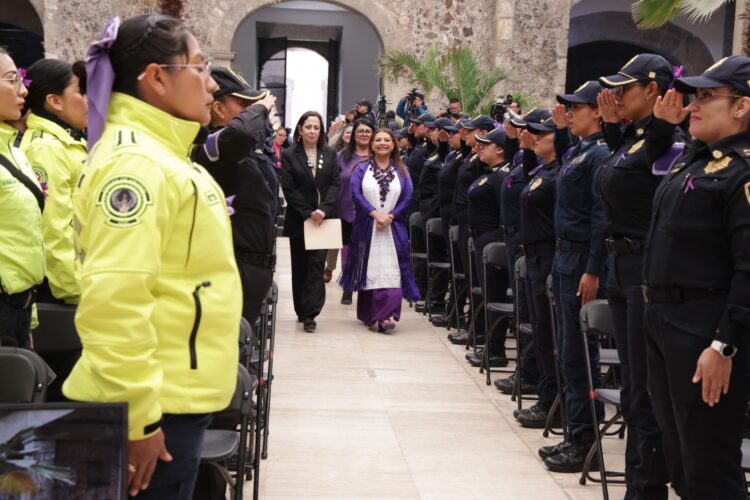 Reconoce Brugada a las 20 mil mujeres policías de CDMX