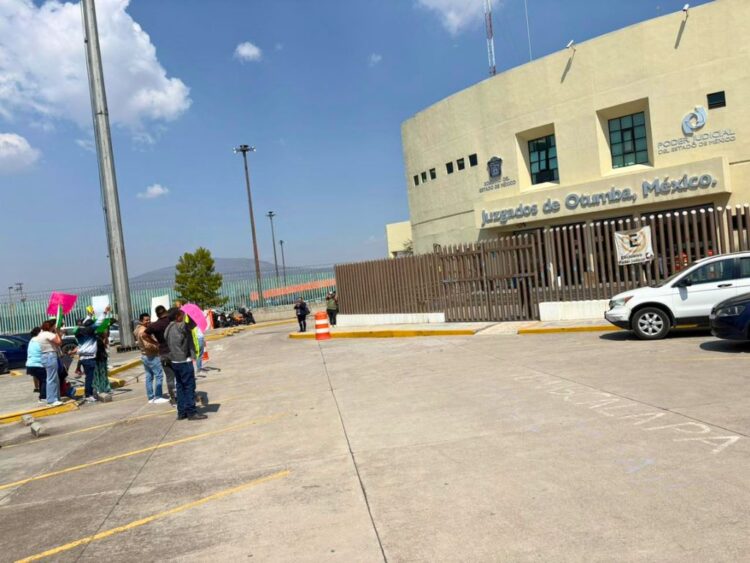 La protesta frente a los Juzgados de Otumba, Estado de México.