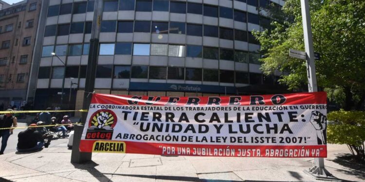 Maestros de la CNTE cierran este viernes jornada de manifestaciones en la CDMX