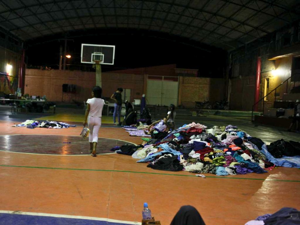 Crítica del Padre Goyo al gobernador Bedolla por falta de apoyos a los desplazados por la violencia en Michoacán.