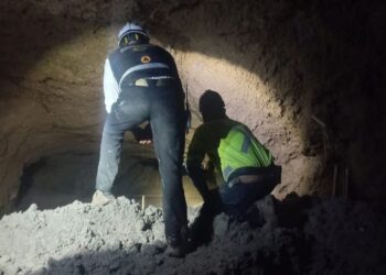 Rescatan con vida a primer minero tras más de 100 horas atrapado en Sinaloa