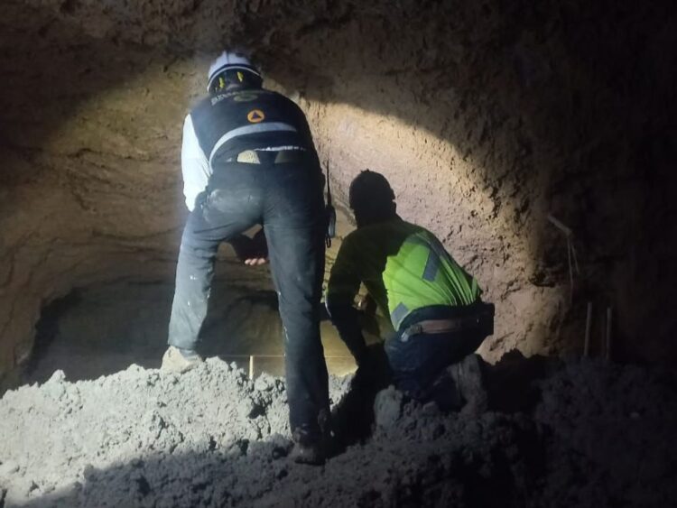 Rescatan con vida a primer minero tras más de 100 horas atrapado en Sinaloa