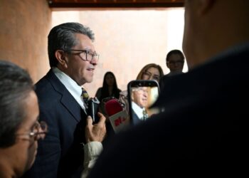 Monreal pide a PT y PVEM respaldar Plan B "sin titubeos"
