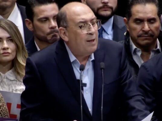 Líder de los diputados del PRI, Rubén Moreira
