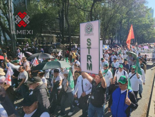 El Sindicato de Telefonistas de la República Mexicana se suman a la marcha contra la guerra.