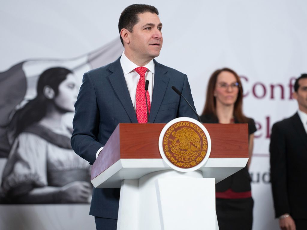 Sheinbaum carga la Copa del Mundo