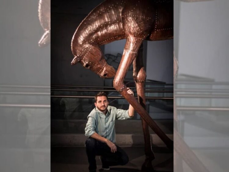 Escultura de Joaquín Restrepo en espacio público de Budapest, parte de su proyección internacional rumbo a la Bienal de Venecia.