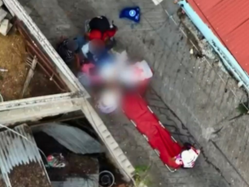 Toma aérea de las labores de auxilio. 