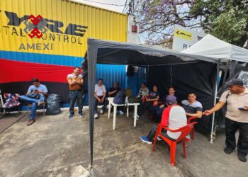 Trabajadores de la Compañía Hulera Tornel en huelga desde el 23 de febrero