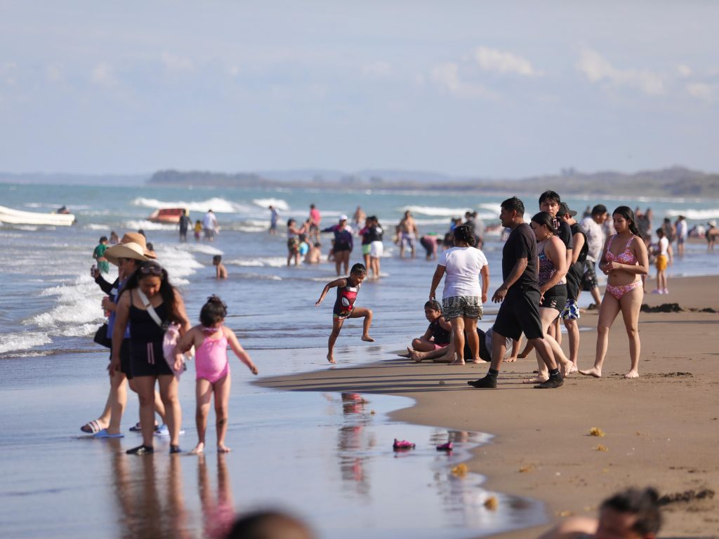 Turistas disfrutan de las playas de Veracruz. AMEXI Foto Gobierno de Veracruz