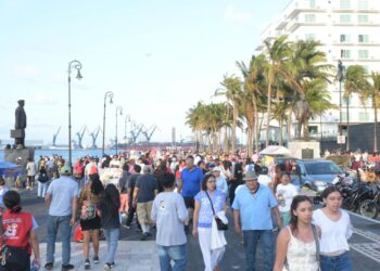 Turistas en Veracruz durante vacaciones de Semana Santa. AMEXI Foto Gobierno de Veracruz