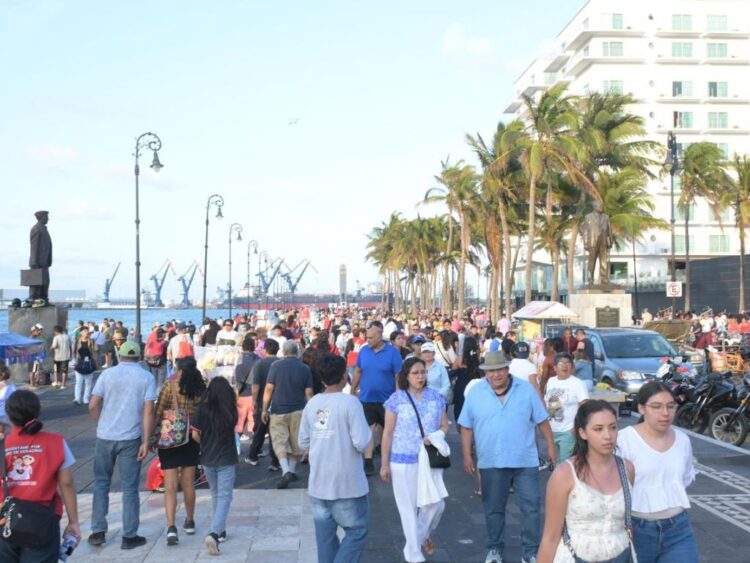 Turistas en Veracruz durante vacaciones de Semana Santa. AMEXI Foto Gobierno de Veracruz