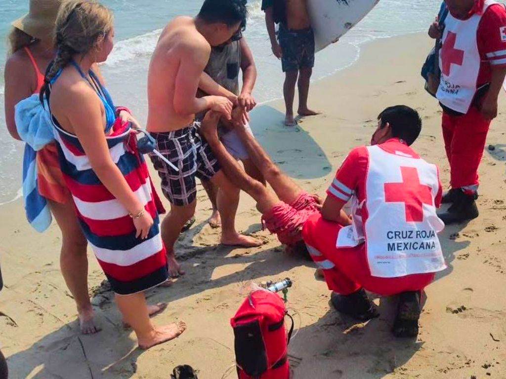 Breves de los Estados del 25 de marzo. Turistas rescatados en playa La Bocana.