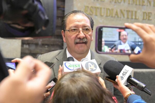 Diputado Reginaldo Sandoval Flores