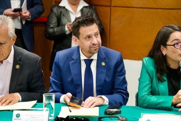 Oposición insiste en que reforma evade problemas de fondo