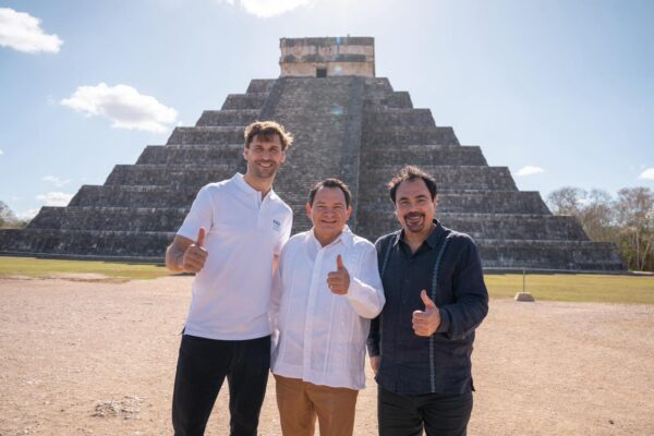 Hugo Sánchez y Fernando Llorente en la presentación