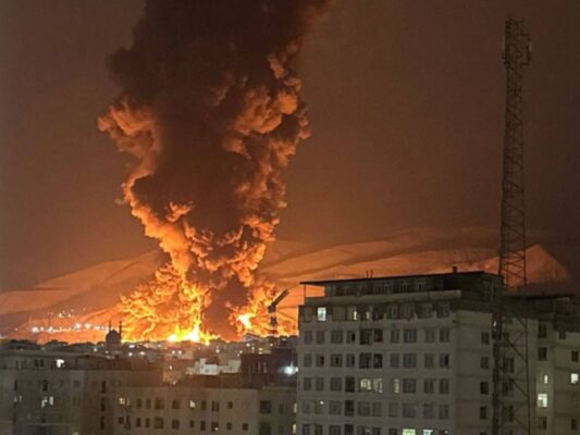 Incendio en instalaciones petroleras cerca de Teherán