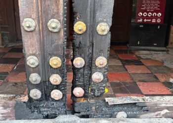 Inician restauración del portón de Catedral de Puebla