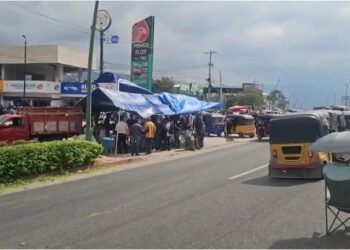 Bloqueo de 72 horas de la CNTE en Chiapas. Docentes cierran puntos clave en Tuxtla Gutierrez, capital de Chiapas.