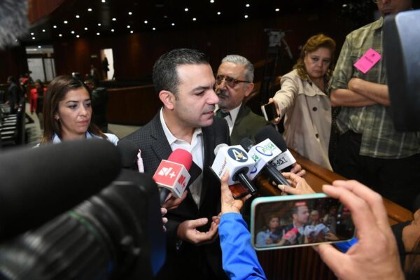 El coordinador de los diputados del PAN, Elías Lixa advirtió que el Plan B ha sido un terrible distractor.